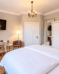 Zimmer 1 mit Landschaftsblick- Boutique Hotel Villa-Wahnfried