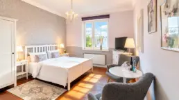 Zimmer 3 8 Zimmer #3 mit Landschaftsblick 1. OG, Boutique Hotel Villa-Wahnfried Thiessow Rügen