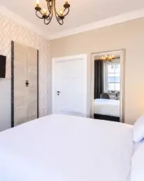 Zimmer Isolde im Erdgeschoss 6 Zimmer Isolde im Erdgeschoss
