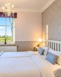 Zimmer #6 mit Meerblick und Landschaftsblick - EG, Boutique Hotel Villa-Wahnfried Thiessow Rügen